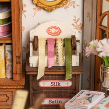 Cargar imagen en el visor de la galería, Casa Miniatura - Sastrería de Elsa