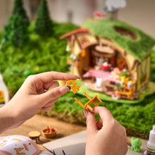 Cargar imagen en el visor de la galería, Casa Miniatura - La casa en el bosque
