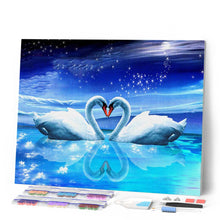Cargar imagen en el visor de la galería, Diamond Painting - Cisnes y Corazón bajo la Luna