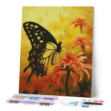 Cargar imagen en el visor de la galería, Diamond Painting - Mariposa Cola de Golondrina y Flores Naranjas