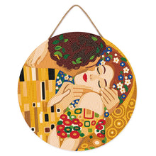 Cargar imagen en el visor de la galería, Diamond Painting en Disco de Madera - El beso - Klimt