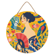 Cargar imagen en el visor de la galería, Diamond Painting en Disco de Madera - Dama con abanico - Klimt
