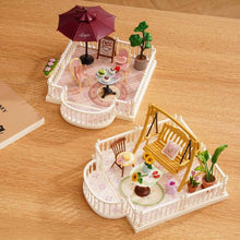 Cargar imagen en el visor de la galería, Casa Miniatura - Terraza de descanso soleado