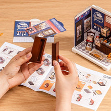 Cargar imagen en el visor de la galería, Casa Miniatura - Casa panadería de mantequilla