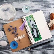 Cargar imagen en el visor de la galería, Marcapáginas Diamond Painting Panda