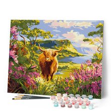 Cargar imagen en el visor de la galería, Highland Cow valle primaveral