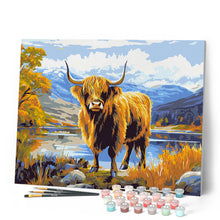Cargar imagen en el visor de la galería, Highland Cow lago dorado