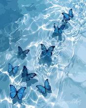 Cargar imagen en el visor de la galería, Pintar por numeros Figured'Art - Mariposas azules sobre el agua