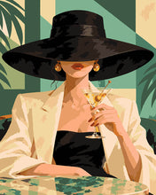 Cargar imagen en el visor de la galería, Pintar por numeros Figured'Art - Retrato glamuroso con sombrero y martini