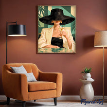 Cargar imagen en el visor de la galería, Retrato glamuroso con sombrero y martini