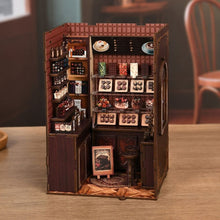 Cargar imagen en el visor de la galería, Book Nook - La Casa de los Dulces