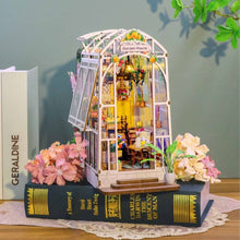 Cargar imagen en el visor de la galería, Book nook - Invernadero y Flores