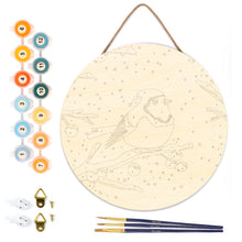 Cargar imagen en el visor de la galería, Pintar por Números en Disco de Madera - Pájaro rojo de invierno