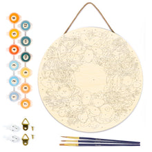 Cargar imagen en el visor de la galería, Pintar por Números en Disco de Madera - Corona de pino y cítricos