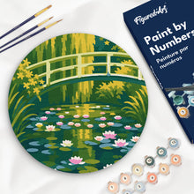 Cargar imagen en el visor de la galería, Pintar por numeros Figured'Art - Pintar por Números en Disco de Madera - Nenúfares y puente japonés - Monet