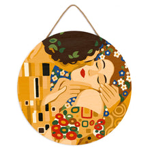 Cargar imagen en el visor de la galería, Pintar por Números en Disco de Madera - El beso - Klimt