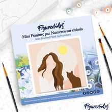Cargar imagen en el visor de la galería, Mini Pintura por Números 20x20cm con bastidor Mujer y su gato