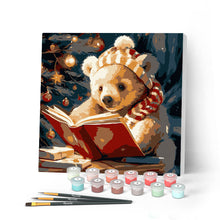 Cargar imagen en el visor de la galería, Mini Pintar por Números 20x20cm con bastidor - Adorable oso leyendo