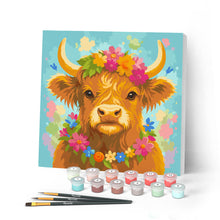 Cargar imagen en el visor de la galería, Pintar por numeros Figured'Art - Mini Pintura por Números 20x20cm con bastidor - Highland Cow reina del jardín