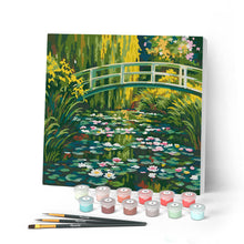 Cargar imagen en el visor de la galería, Pintar por numeros Figured'Art - Mini Pintura por Números 20x20cm con bastidor - Nenúfares y puente japonés - Monet