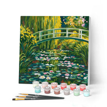 Cargar imagen en el visor de la galería, Pintar por numeros Figured'Art - Mini Pintura por Números 20x20cm con bastidor - Nenúfares y puente japonés - Monet
