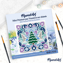 Cargar imagen en el visor de la galería, Mini Pintura por Números 20x20cm con bastidor - Mandala navideño
