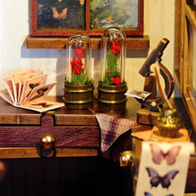 Cargar imagen en el visor de la galería, Book Nook - Casa de las Mariposas