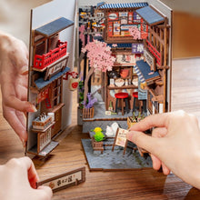 Cargar imagen en el visor de la galería, Book Nook Callejón del Vino Sakura