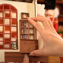 Cargar imagen en el visor de la galería, Book Nook Escena Navideña en Casa