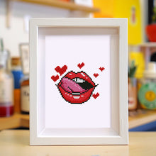 Cargar imagen en el visor de la galería, Mini Diamond Painting 15x20cm (2 piezas) - Labios Rojos y Pastel de Bayas