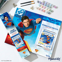 Cargar imagen en el visor de la galería, Superman en el cielo