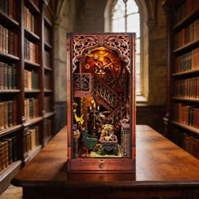 Cargar imagen en el visor de la galería, Book Nook - Biblioteca Mágica de Hogg