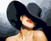 Cargar imagen en el visor de la galería, Pintar por números | Mujer con sombrero negro | Novedades Romanticismo Retrato Fácil | FiguredArt