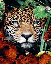 Cargar imagen en el visor de la galería, Pintar por números | Pantera follaje y flores | Novedades Animales Pantera Flores Intermedio | FiguredArt