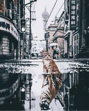 Cargar imagen en el visor de la galería, Gato reflejando un tigre en la ciudad