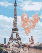 Cargar imagen en el visor de la galería, Mujer con globos junto a la Torre Eiffel
