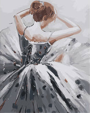 Cargar imagen en el visor de la galería, Pintar por numeros Figured&#39;Art - Bailarina y vestido gris