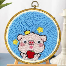 Cargar imagen en el visor de la galería, Punch Needle Cerdo pequeño con una manzana roja