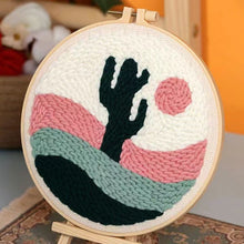 Cargar imagen en el visor de la galería, Punch Needle Cactus desértico