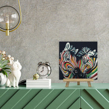 Cargar imagen en el visor de la galería, Mini Pintura por Números 20x20cm con bastidor Pareja de cebras coloridas