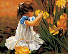 Cargar imagen en el visor de la galería, Pintar Por Números - Chica Que Recolecta Flores - Figuredart - Flores Romanticismo